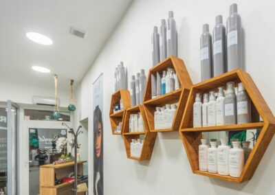 Salon fryzjerski i barber Scarlet M od środka