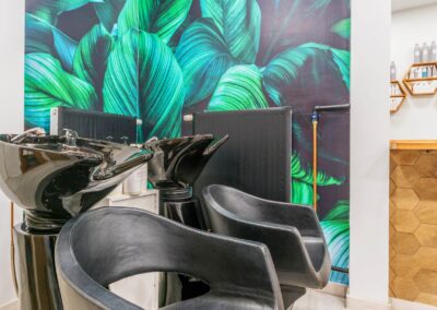 Salon fryzjerski i barber Scarlet M od środka